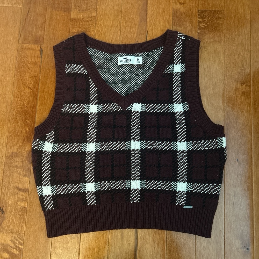 Hollister Maroon and White Knit Vest
